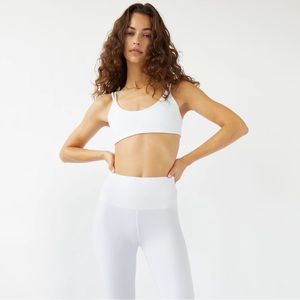 Aritzia TNALife Freestyle Sports Bra Top in dove white sz S